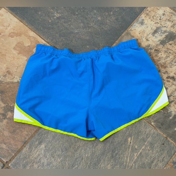 Under Armour Shorts - Picture 3 of 10
